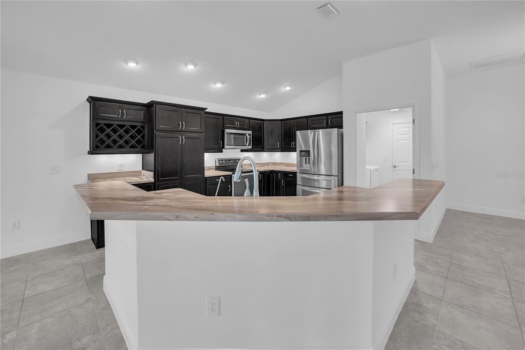 На продажу: $530,000 (3 спален, 3 ванн, 2056 Квадратных фут)