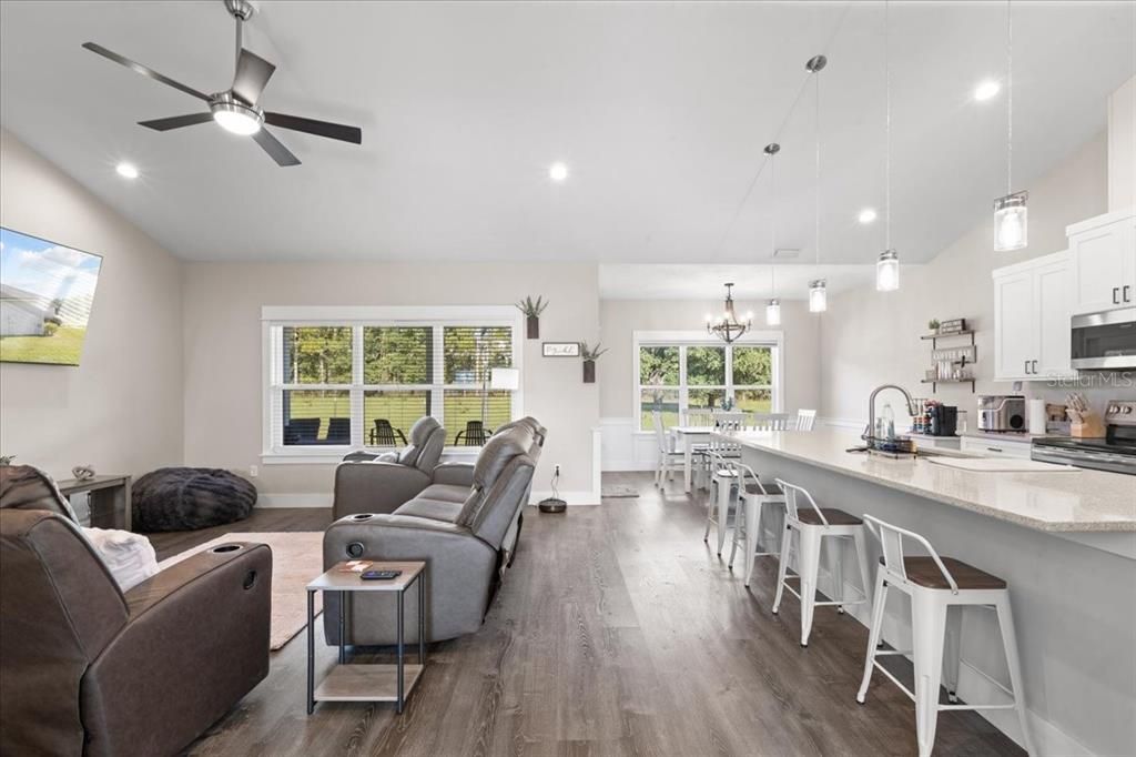 待售: $374,900 (4 贝兹, 2 浴室, 1796 平方英尺)