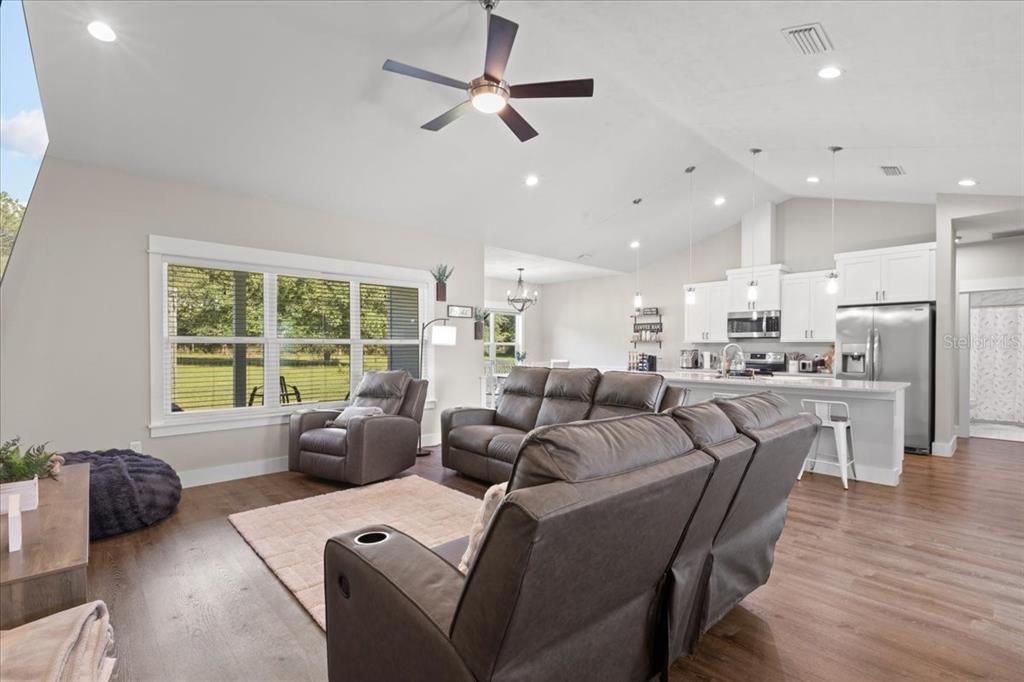 待售: $374,900 (4 贝兹, 2 浴室, 1796 平方英尺)