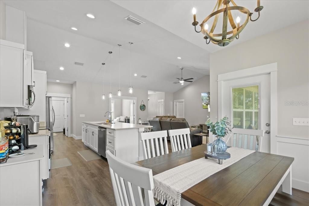 待售: $374,900 (4 贝兹, 2 浴室, 1796 平方英尺)