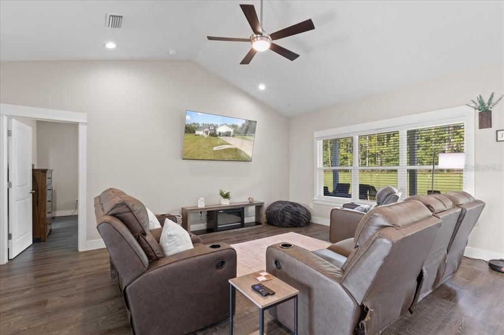 待售: $374,900 (4 贝兹, 2 浴室, 1796 平方英尺)