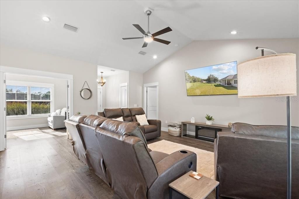 待售: $374,900 (4 贝兹, 2 浴室, 1796 平方英尺)