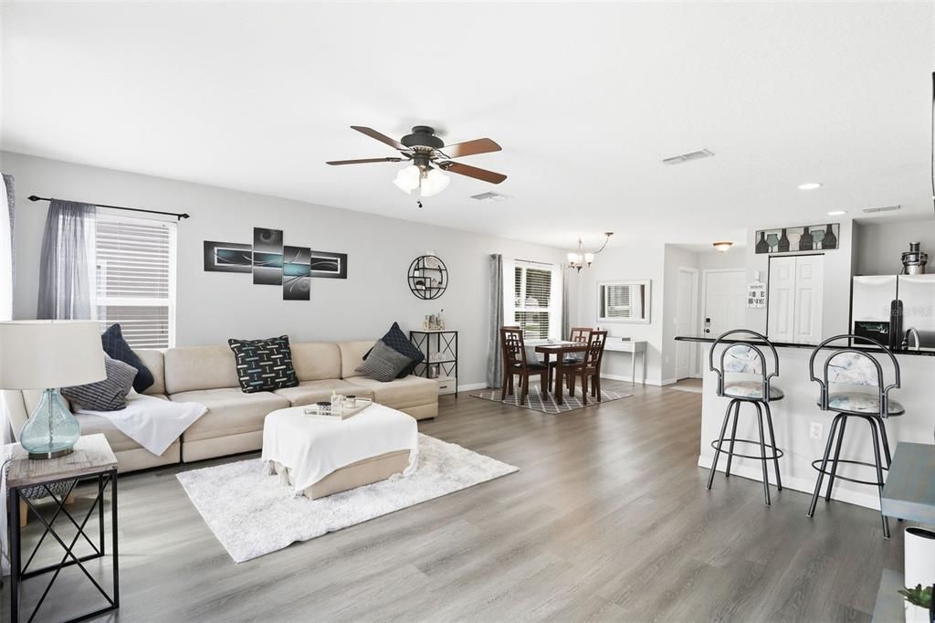 Под контрактом: $258,000 (3 спален, 2 ванн, 1496 Квадратных фут)