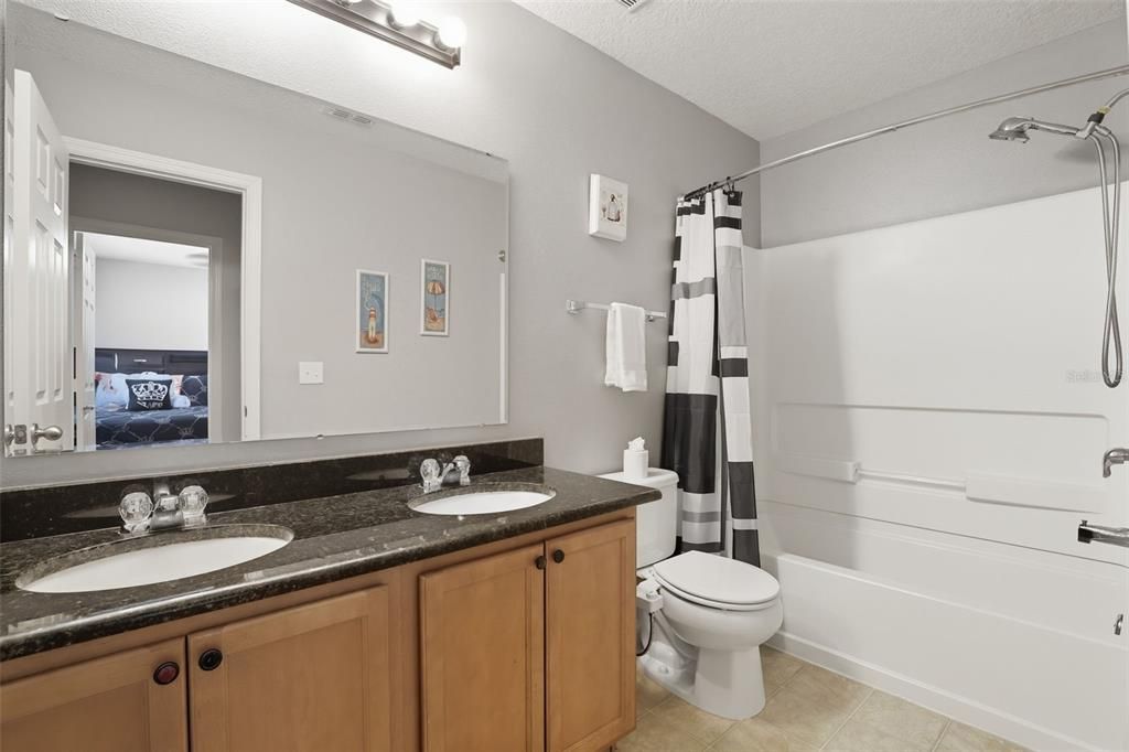 Под контрактом: $258,000 (3 спален, 2 ванн, 1496 Квадратных фут)