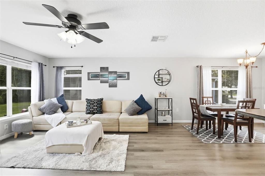 Под контрактом: $258,000 (3 спален, 2 ванн, 1496 Квадратных фут)