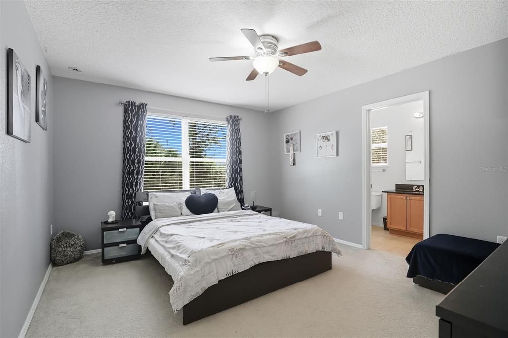 Под контрактом: $258,000 (3 спален, 2 ванн, 1496 Квадратных фут)