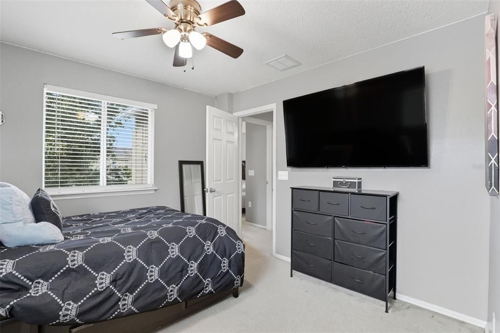 Под контрактом: $258,000 (3 спален, 2 ванн, 1496 Квадратных фут)