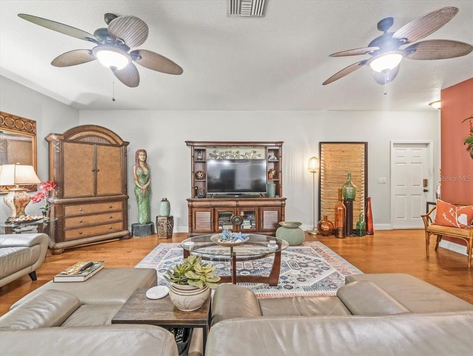 En Venta: $450,000 (3 camas, 2 baños, 1680 Pies cuadrados)