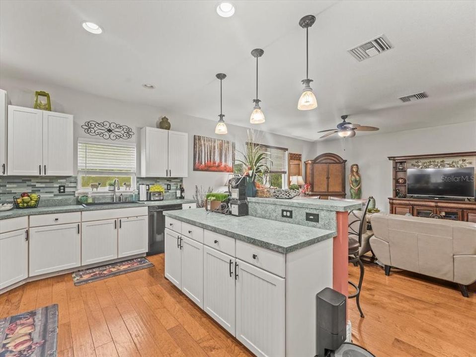 En Venta: $450,000 (3 camas, 2 baños, 1680 Pies cuadrados)