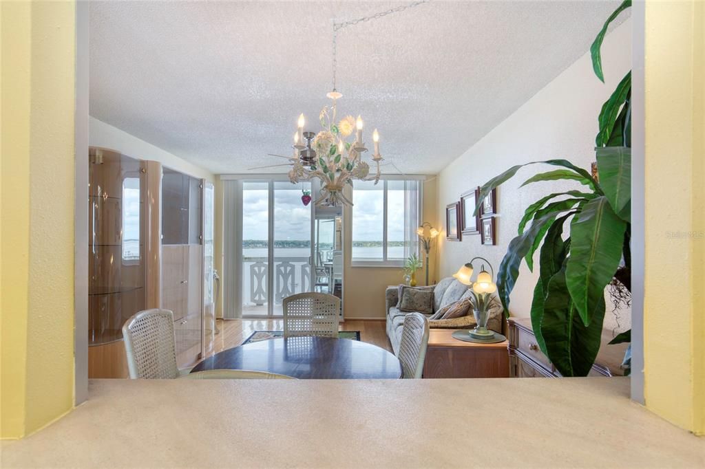 For Sale: $139,900 (1 beds, 1 baths, 822 Square Feet)