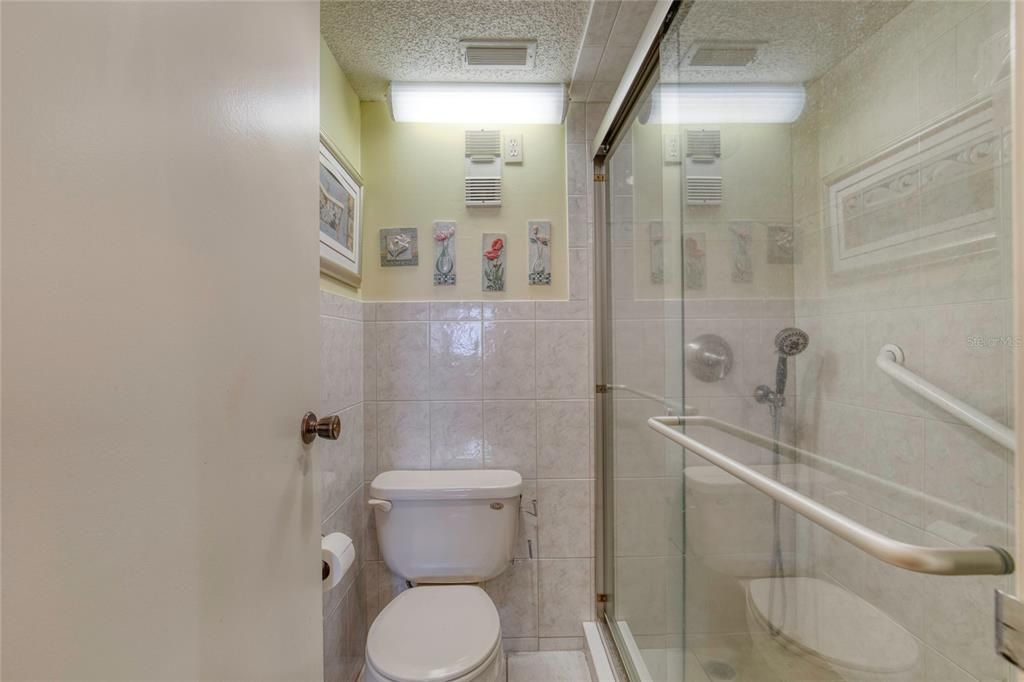 For Sale: $139,900 (1 beds, 1 baths, 822 Square Feet)