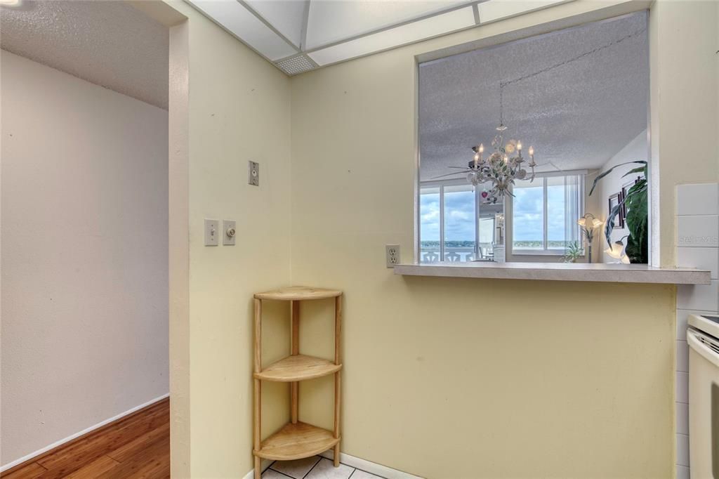 For Sale: $139,900 (1 beds, 1 baths, 822 Square Feet)