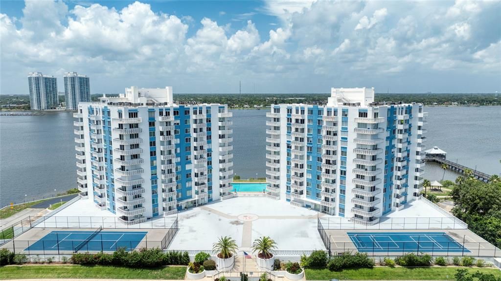 For Sale: $139,900 (1 beds, 1 baths, 822 Square Feet)