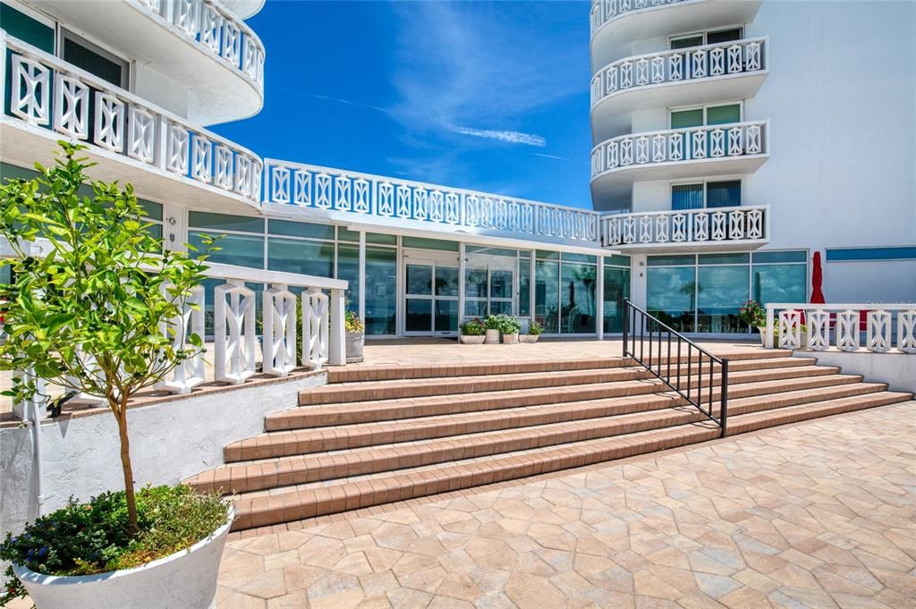 For Sale: $139,900 (1 beds, 1 baths, 822 Square Feet)