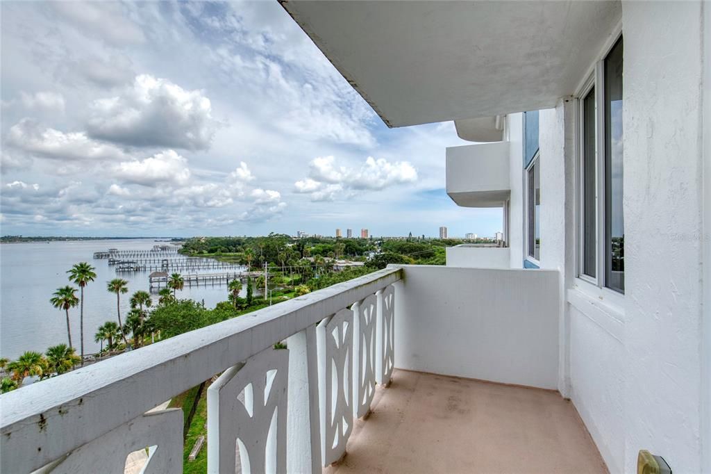 For Sale: $139,900 (1 beds, 1 baths, 822 Square Feet)