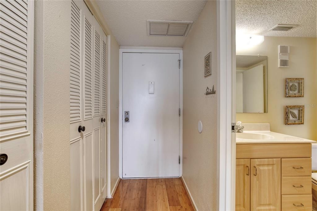 For Sale: $139,900 (1 beds, 1 baths, 822 Square Feet)