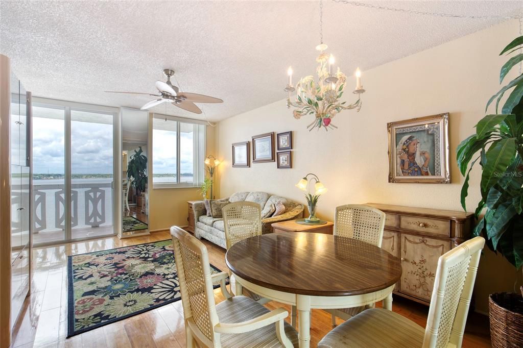 For Sale: $139,900 (1 beds, 1 baths, 822 Square Feet)