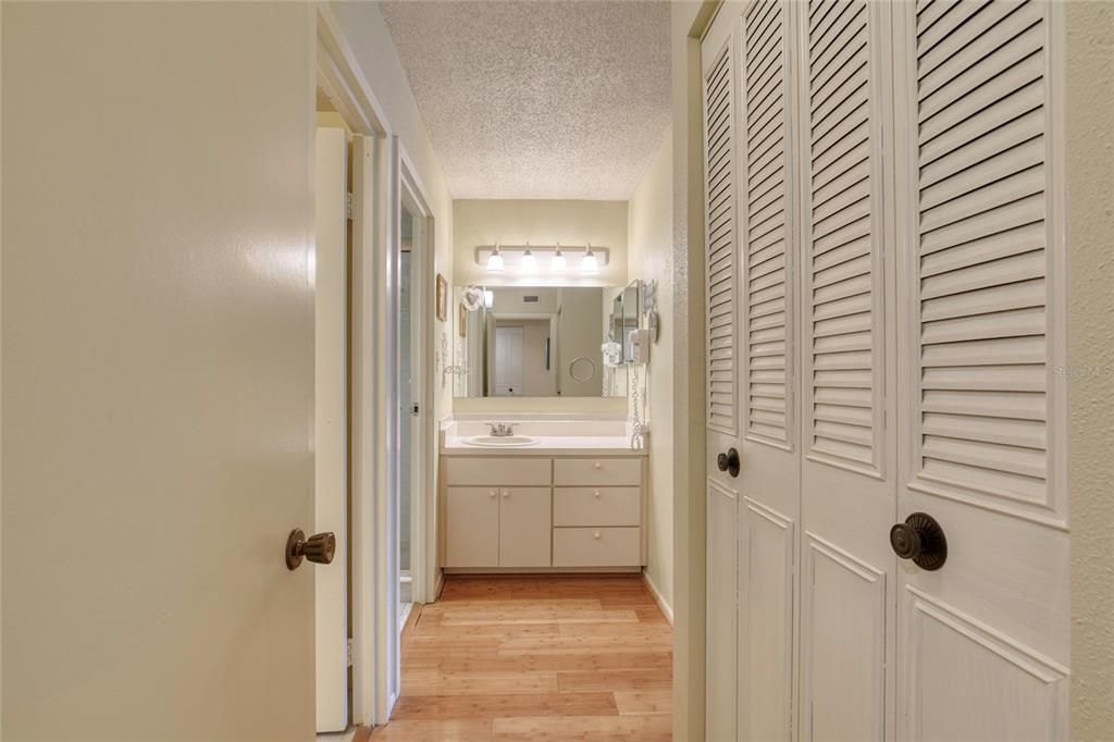 For Sale: $139,900 (1 beds, 1 baths, 822 Square Feet)