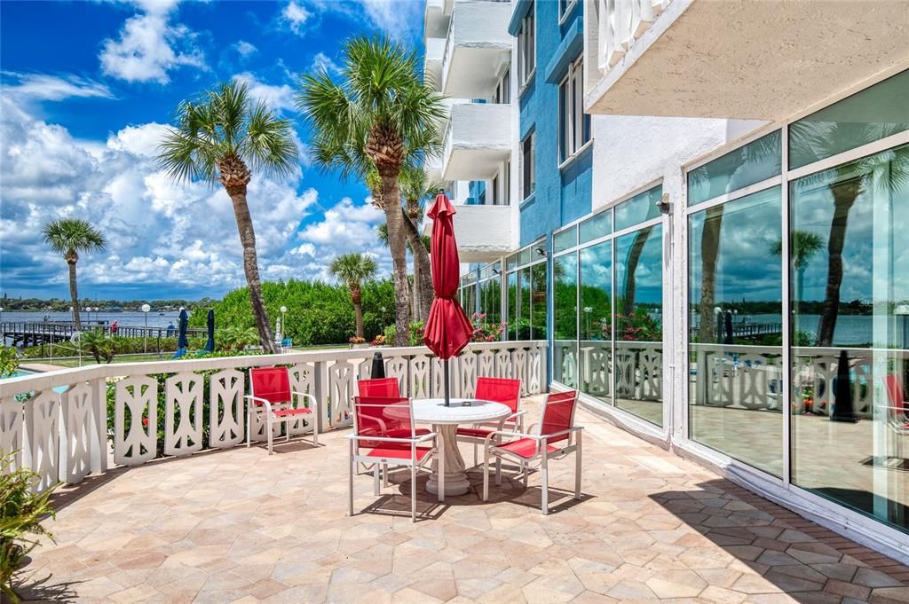 For Sale: $139,900 (1 beds, 1 baths, 822 Square Feet)