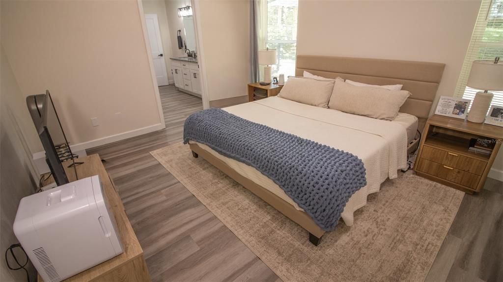 For Sale: $349,000 (3 beds, 2 baths, 1371 Square Feet)