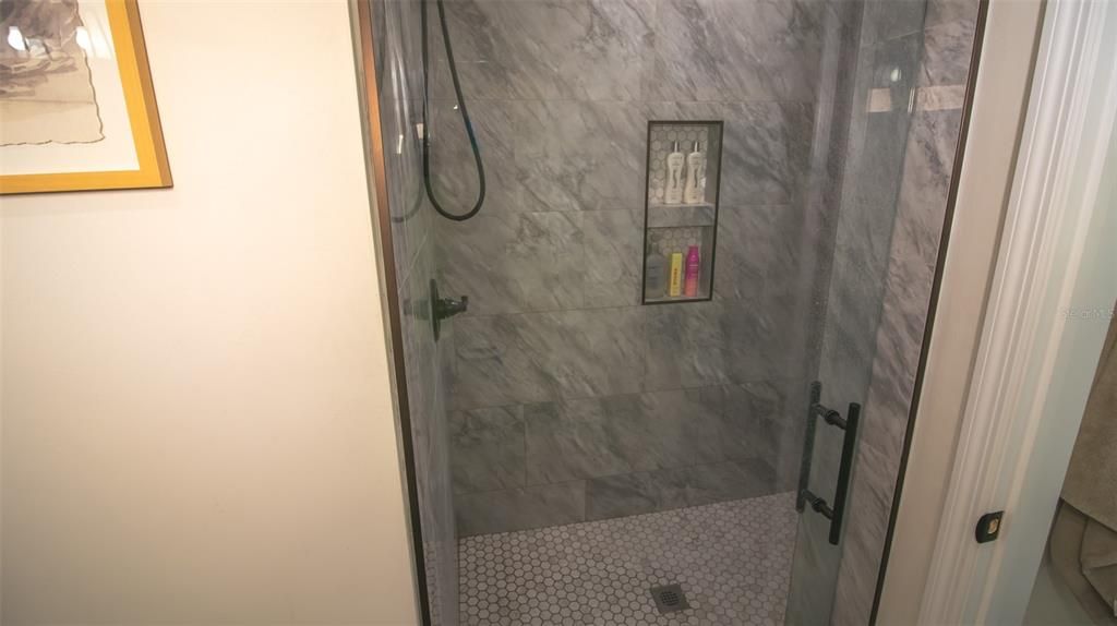 For Sale: $349,000 (3 beds, 2 baths, 1371 Square Feet)