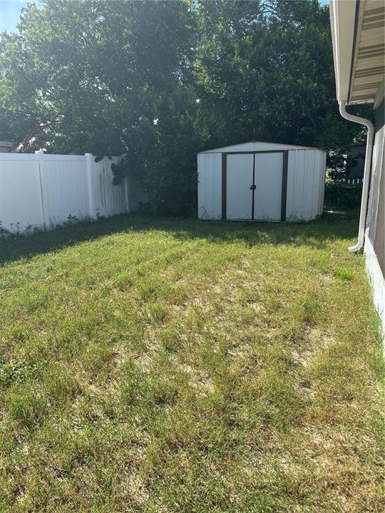 合同活跃: $135,000 (2 贝兹, 2 浴室, 1046 平方英尺)