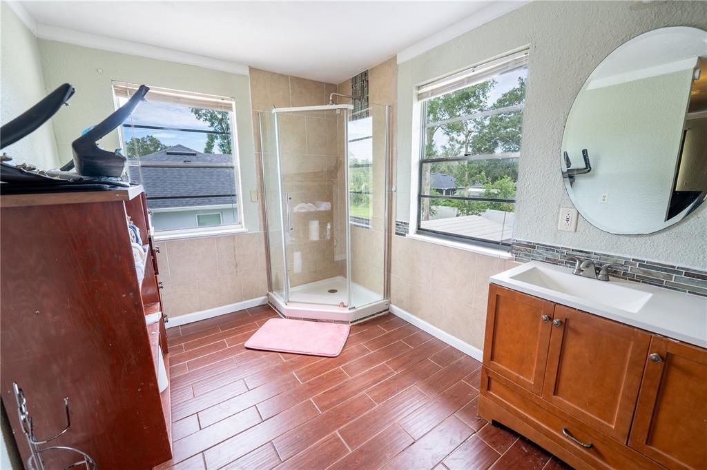 Activo con contrato: $294,999 (4 camas, 2 baños, 1700 Pies cuadrados)