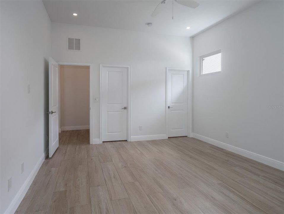 合同活跃: $424,000 (3 贝兹, 2 浴室, 1557 平方英尺)