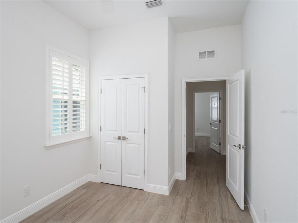 合同活跃: $424,000 (3 贝兹, 2 浴室, 1557 平方英尺)