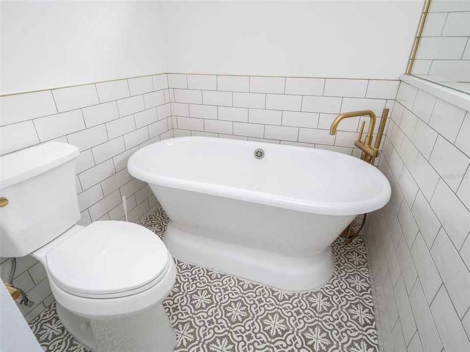 合同活跃: $424,000 (3 贝兹, 2 浴室, 1557 平方英尺)