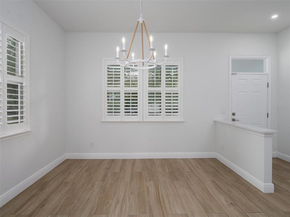 合同活跃: $424,000 (3 贝兹, 2 浴室, 1557 平方英尺)