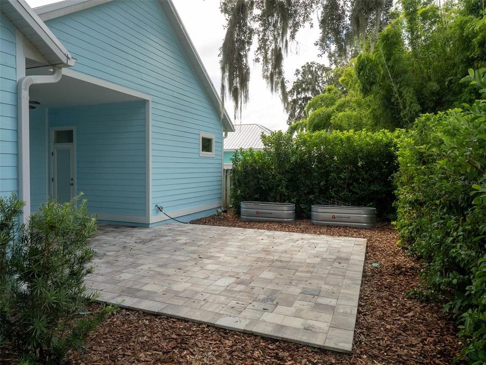 合同活跃: $424,000 (3 贝兹, 2 浴室, 1557 平方英尺)