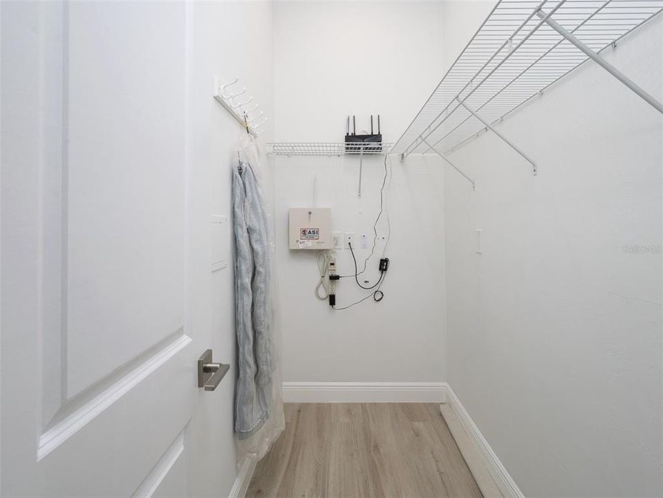 合同活跃: $424,000 (3 贝兹, 2 浴室, 1557 平方英尺)