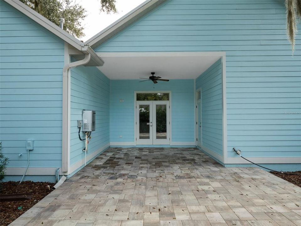 合同活跃: $424,000 (3 贝兹, 2 浴室, 1557 平方英尺)