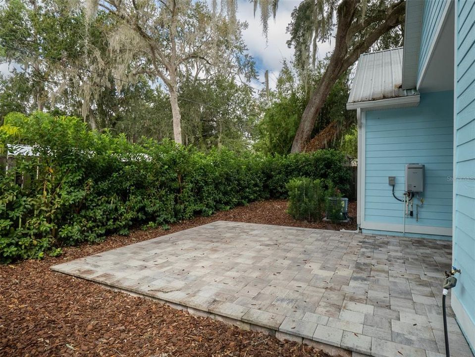 合同活跃: $424,000 (3 贝兹, 2 浴室, 1557 平方英尺)