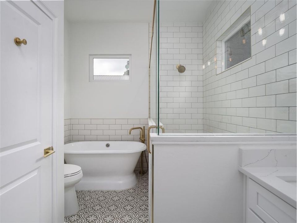 合同活跃: $424,000 (3 贝兹, 2 浴室, 1557 平方英尺)