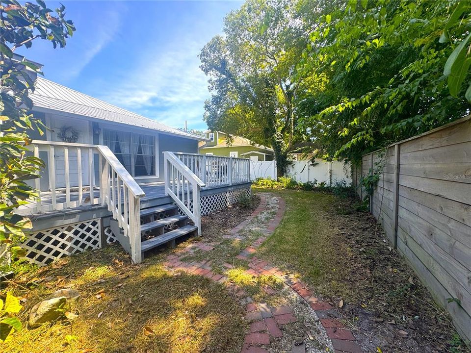 待售: $240,000 (2 贝兹, 1 浴室, 942 平方英尺)