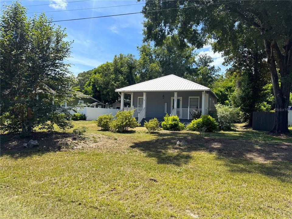 待售: $240,000 (2 贝兹, 1 浴室, 942 平方英尺)