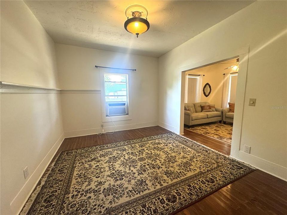 待售: $240,000 (2 贝兹, 1 浴室, 942 平方英尺)