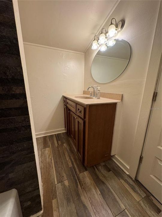 待售: $240,000 (2 贝兹, 1 浴室, 942 平方英尺)