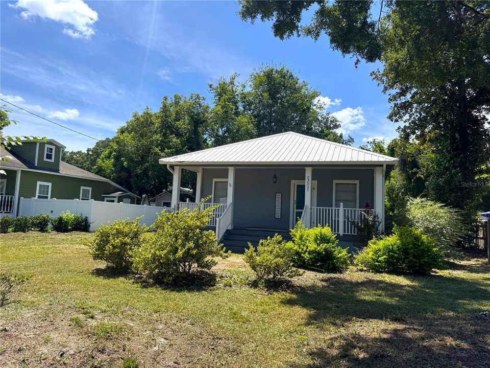 待售: $240,000 (2 贝兹, 1 浴室, 942 平方英尺)