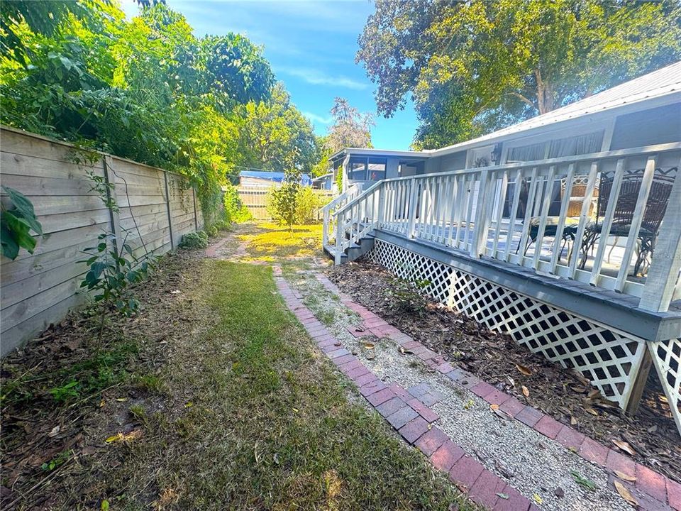 待售: $240,000 (2 贝兹, 1 浴室, 942 平方英尺)