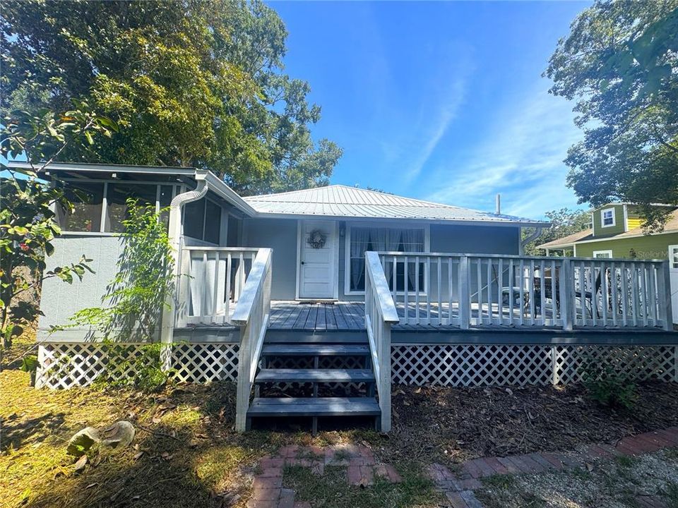 待售: $240,000 (2 贝兹, 1 浴室, 942 平方英尺)