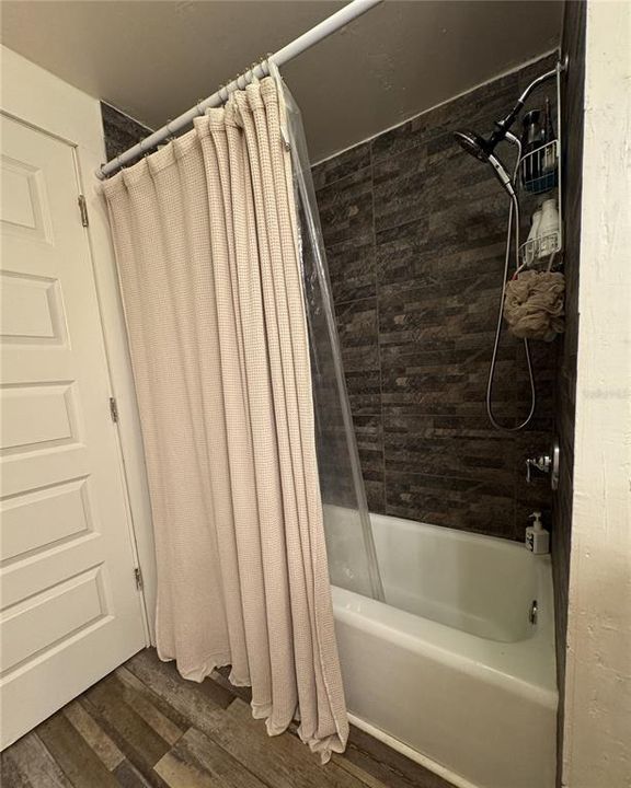 待售: $240,000 (2 贝兹, 1 浴室, 942 平方英尺)