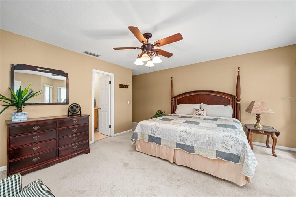 待售: $159,900 (2 贝兹, 2 浴室, 1482 平方英尺)