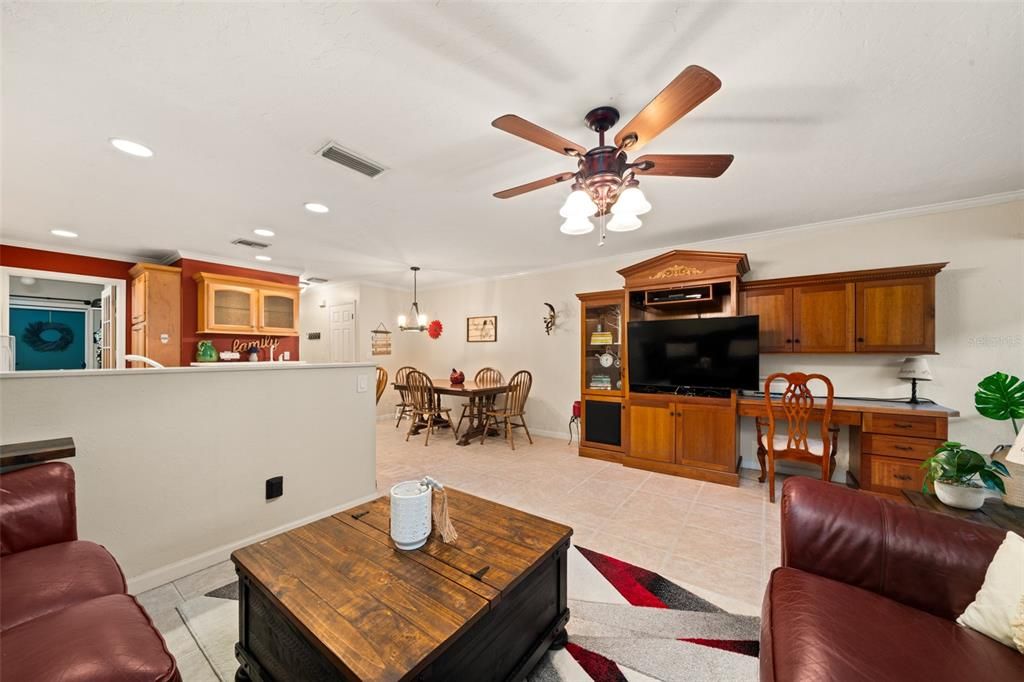 待售: $159,900 (2 贝兹, 2 浴室, 1482 平方英尺)