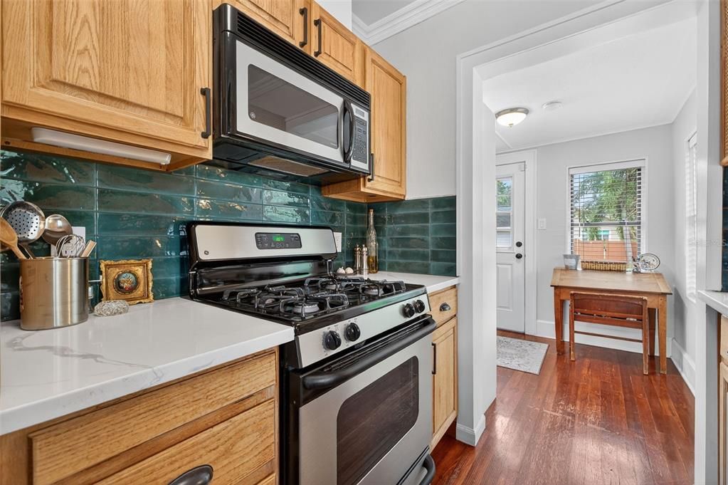 Active With Contract: $699,000 (2 beds, 2 baths, 1293 Square Feet)