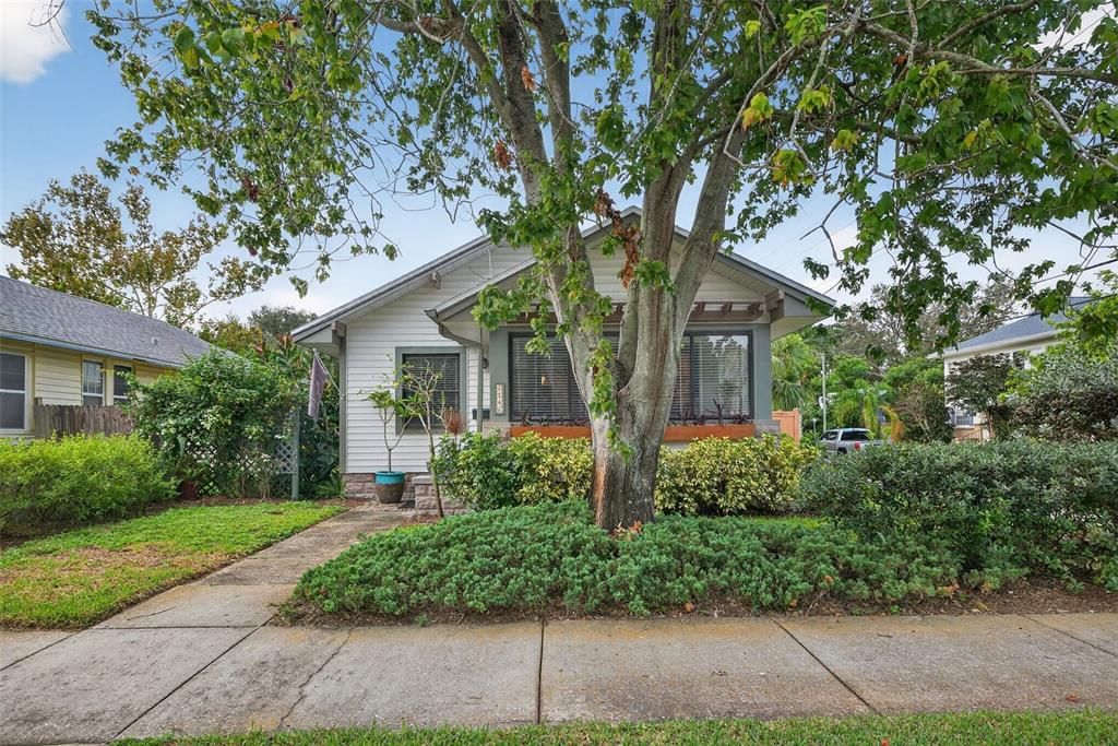 Active With Contract: $699,000 (2 beds, 2 baths, 1293 Square Feet)