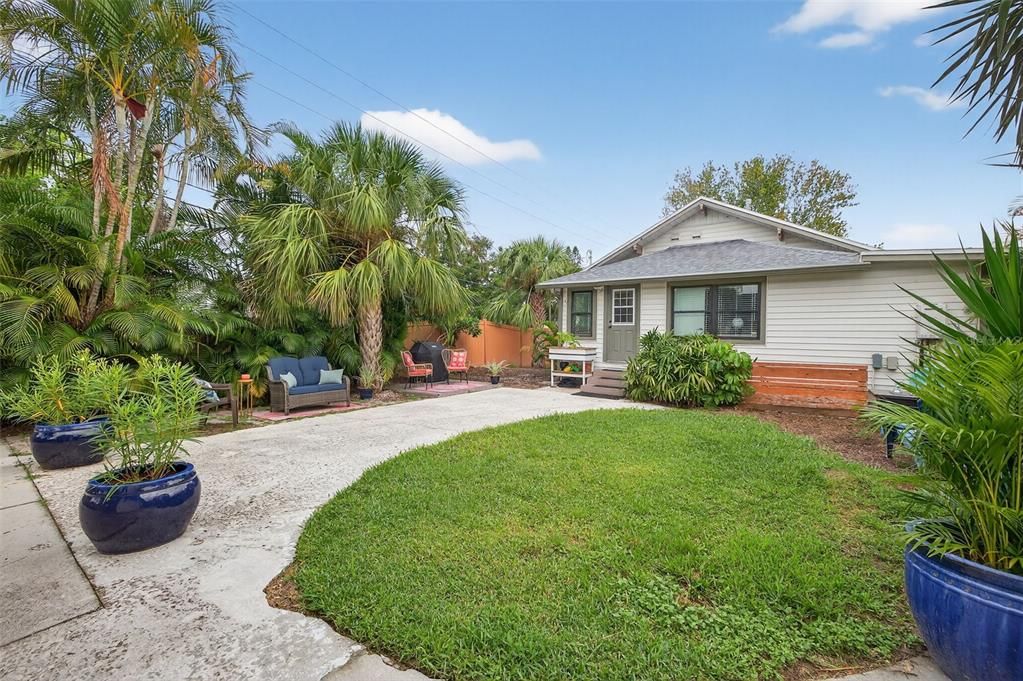 Active With Contract: $699,000 (2 beds, 2 baths, 1293 Square Feet)