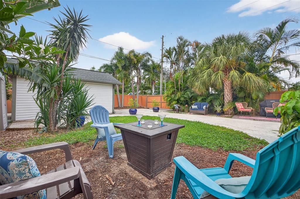 Active With Contract: $699,000 (2 beds, 2 baths, 1293 Square Feet)